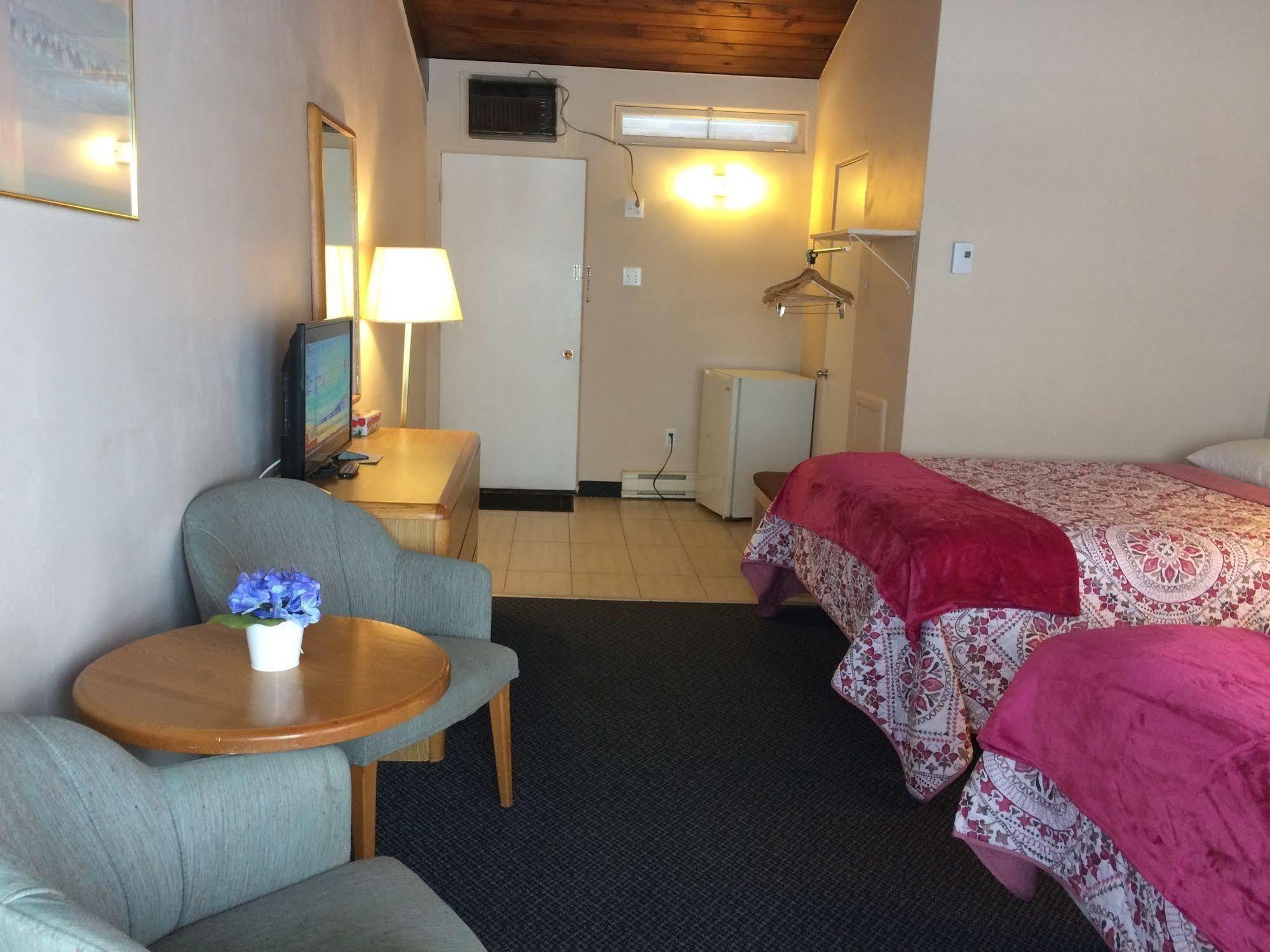Hotel Motel Bonsoir Granby Buitenkant foto